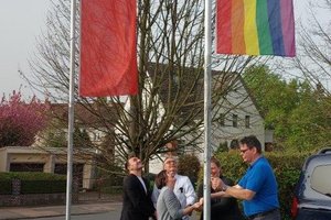 Regenbogenfahne an der Klinik Bosse Wittenberg