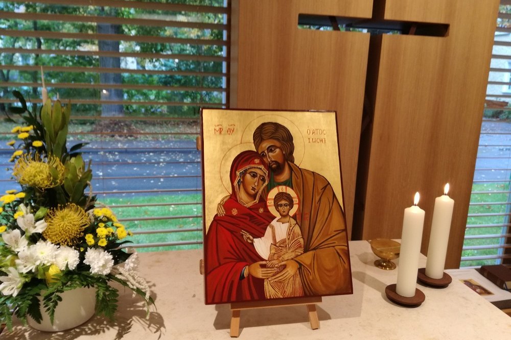 Die Ikone zeigt Maria, Jesus und Joseph, den Schutzheiligen des St. Joseph-Krankenhauses Dessau