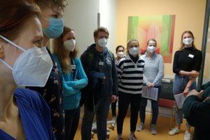 Zu Beginn ihrer Hospitation machten die Studierenden einen Rundgang über die psychiatrischen Stationen des St. Joseph-Krankenhauses