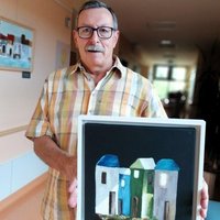 Herrmann auf dem Stationsflur. 