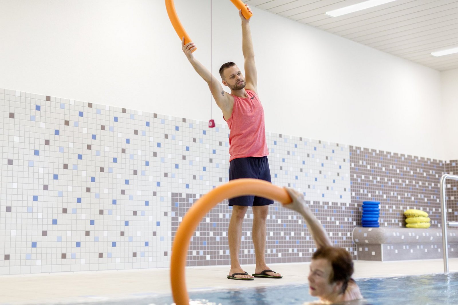 Wassergymnastik im Bewegungsbecken der Klinik